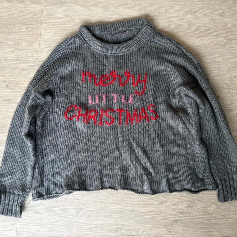 NWOT Wooden Ships Charcoal Sweater with Festive Red Script - Picture 3 of 8